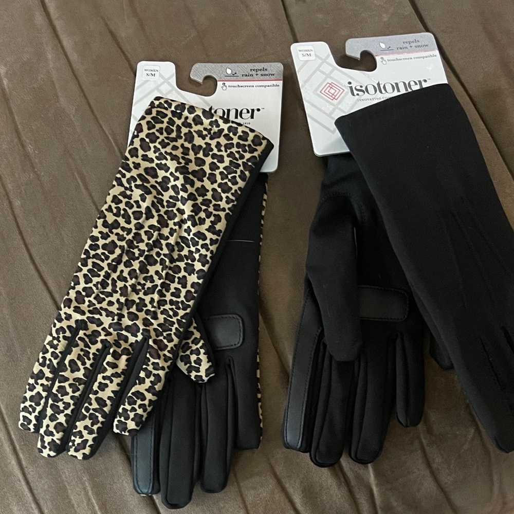 Isotoner Women's Leopard and Black Gloves Set